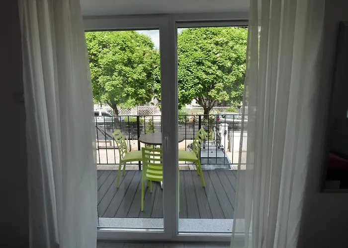 Anna Fuered Boutique 블로톤퓌레드