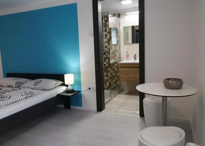 Anna Fuered Boutique 블로톤퓌레드